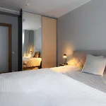 Spacious 2br In Yacht Club Sauna And Great Views *