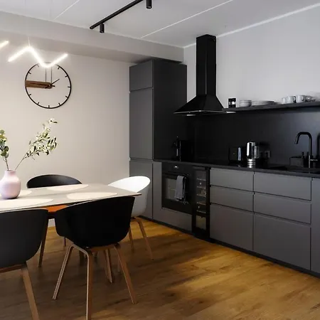 Spacious 2br In Yacht Club Sauna&great Views