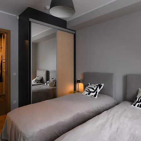 Yacht Club 2br Near Beach, Sauna, Free Parking Apartament *