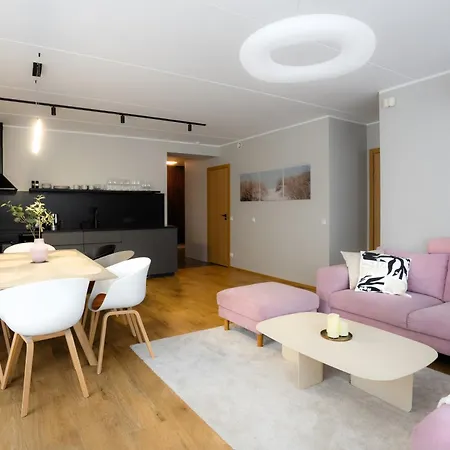 Yacht Club 2br Near Beach, Sauna, Free Parking Parnawa