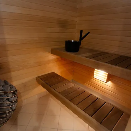 Yacht Club 2br Near Beach, Sauna, Free Parking Apartament *