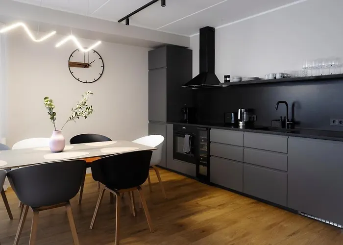 Spacious 2br In Yacht Club Sauna&great Views